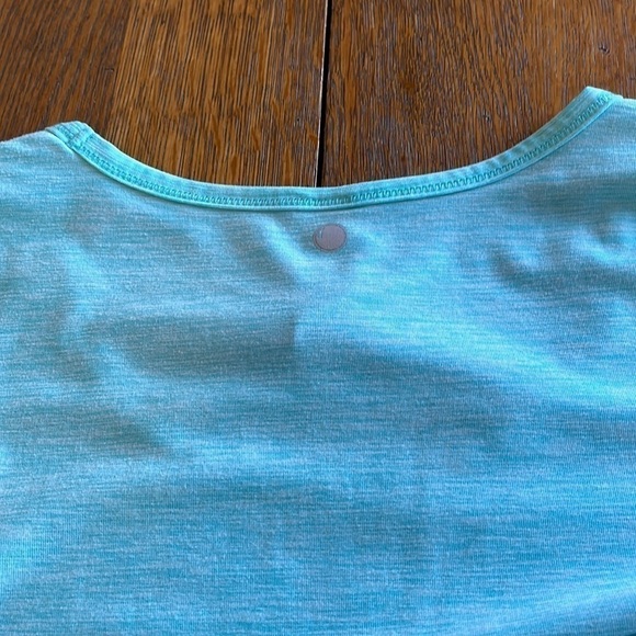 Yogalicious Long Sleeve Top size XS scoop neck curved hemline - Picture 6 of 10